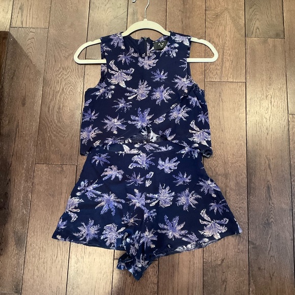 Two piece set - Picture 3 of 7